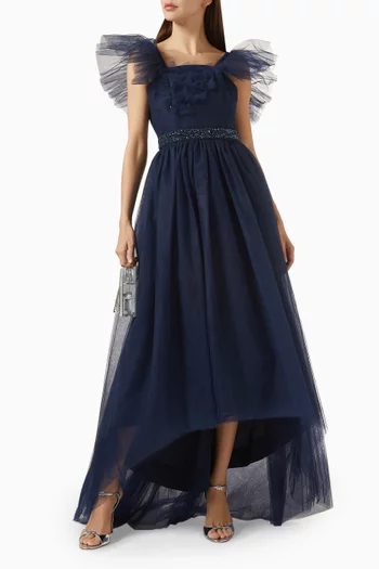 فستان سهرة بحافة قصيرة من الأمام وطويلة من الخلف تول