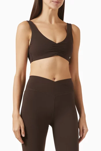 حمالة صدر رياضية بفتحة رقبة بكشكش في الأمام قماش دايفليكس