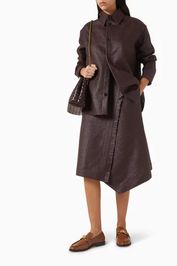 تنورة بحافة غير متماثلة جلد مجدول