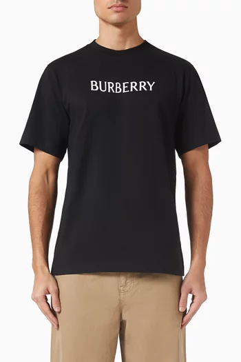 تي شيرت مزين بشعار الماركة قطن