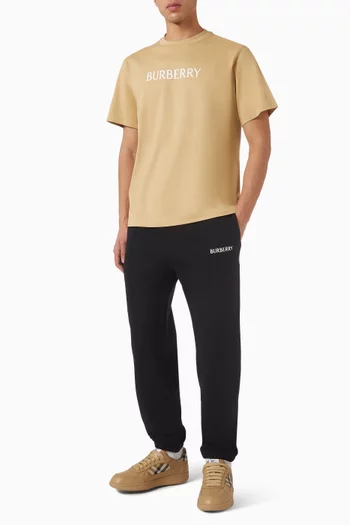 بنطال رياضي بشعار الماركة قطن