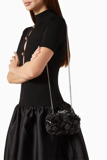 كلاتش مزين بزهور مطرزة بالكريستال ستان