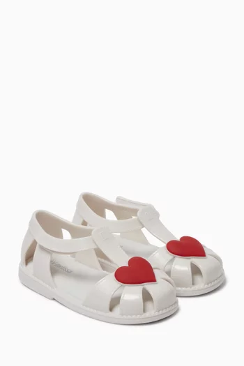 حذاء باليرينا بحلية قلب