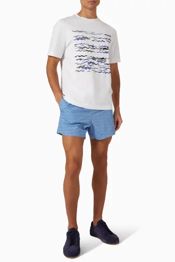 شورت سباحة بنقشة خطوط متعرجة بنفس اللون