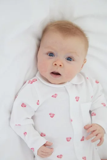 بيجاما قطعة واحدة بياقة بيتر بان ونقشة قلب قطن وبامبو