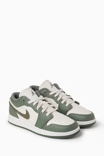 سنيكرز آير جوردان 1 أسفل الكاحل