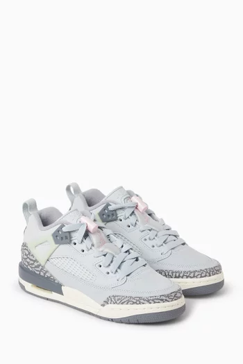 سنيكرز سبيزيك أسفل الكاحل