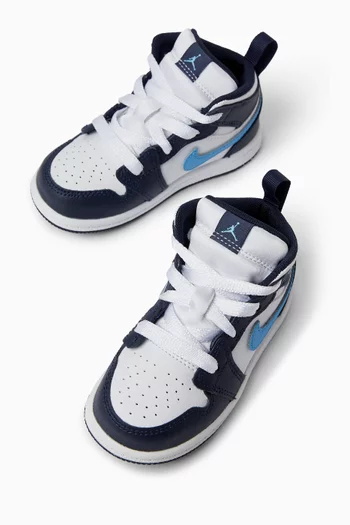 سنيكرز جوردان 1 على الكاحل