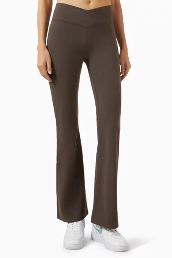 بنطال يوغا بتصميم ملفوف عند الخصر وقصة واسعة قماش دايفليكس