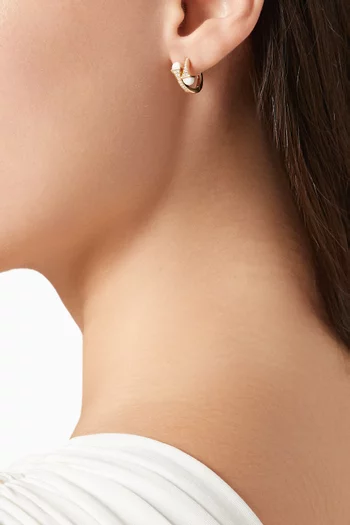 أقراط هاجي كليو مرصعة بعقيق أبيض ذهب أصفر عيار 18‏