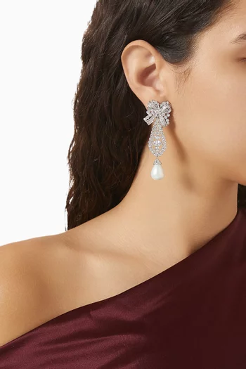 أقراط دنتيل بعقدة مرصعة بلؤلؤ ذهب أبيض عيار 18 وطلاء بالروديوم