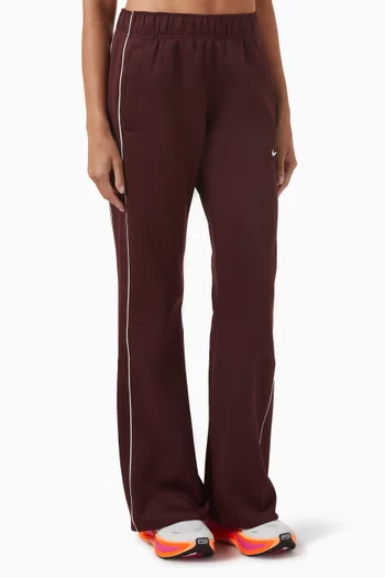 بنطال رياضي واقٍ من الرياح بقصة ضيقة