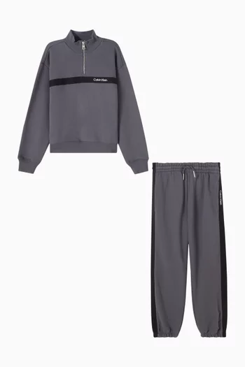 بدلة رياضية مريحة بشعار الماركة 