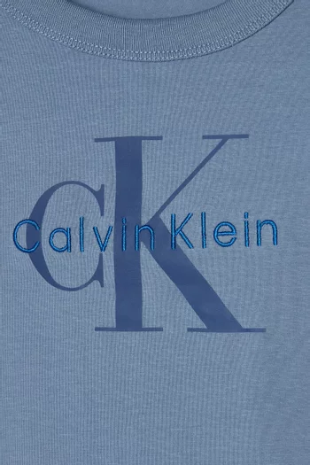 تي شيرت بشعار الماركة قطن