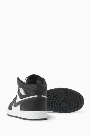 سنيكرز جوردان 1 اس اي على الكاحل