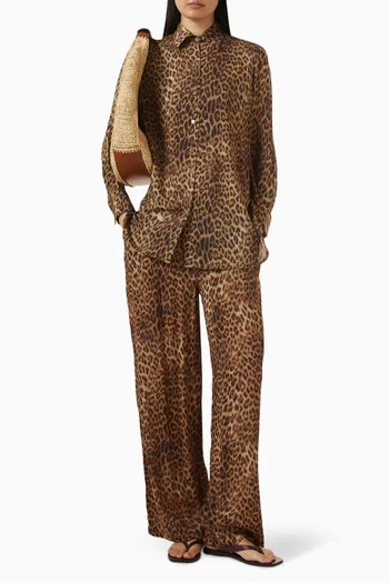 بنطال أوليف بنقشة جلد الفهد