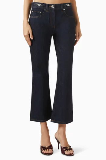 بنطال جينز بقصة واسعة وحلي بشعار الماركة دينم