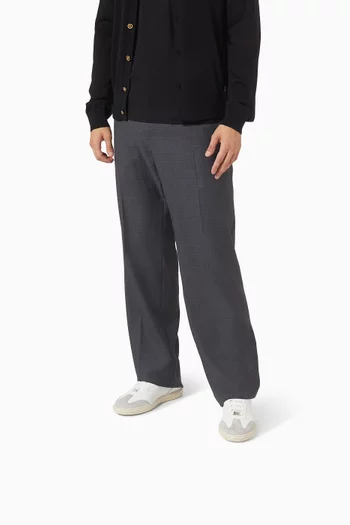 سنيكرز كورت بنقشة غريكا