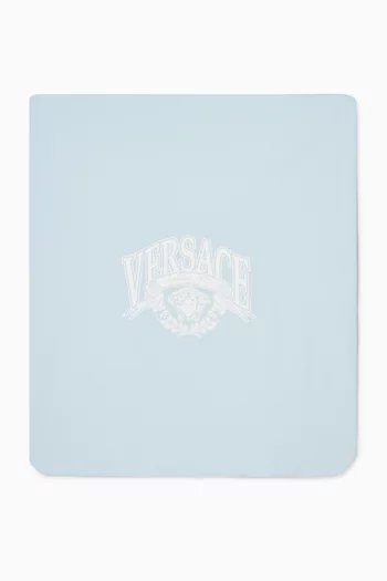 بطانية للرضع مبطنة ومزينة بشعار الماركة