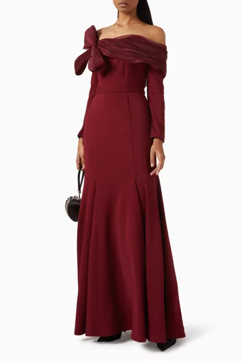 فستان بأكتاف مكشوفة وعقدة