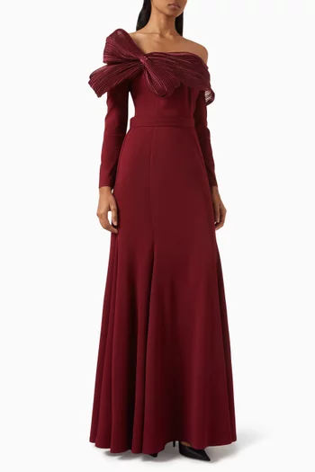 فستان بأكتاف مكشوفة وعقدة