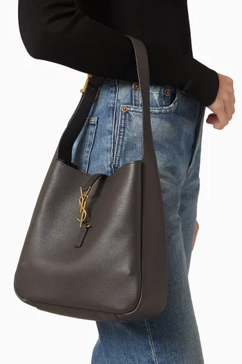 LE 5 À 7 Shoulder Bag in Grained Leather