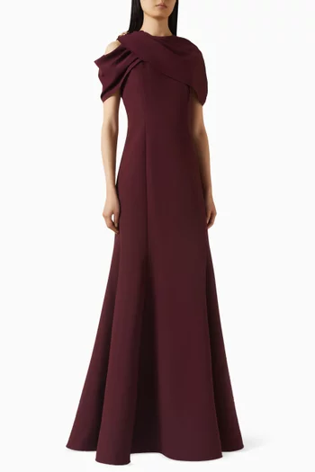 فستان سهرة بتطريزات وفتحات