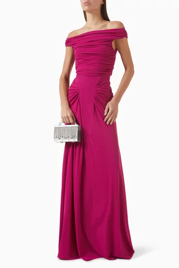 فستان لاني طويل بأكتاف مكشوفة