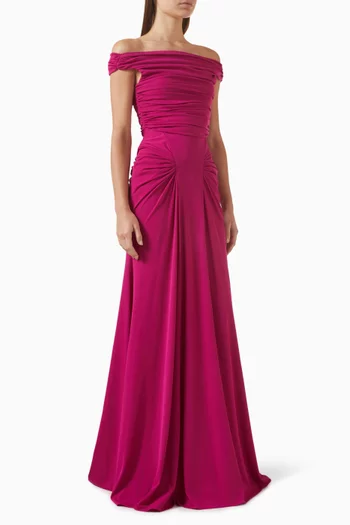 فستان لاني طويل بأكتاف مكشوفة