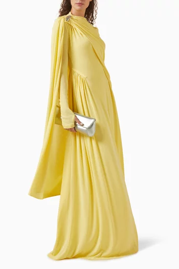 فستان طويل بكاب وتطريزات