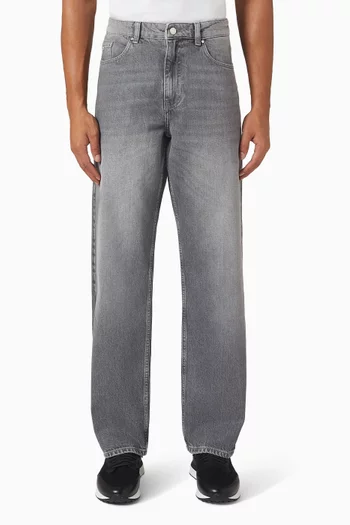 بنطال جينز بقصة ساق مستقيمة ولون باهت دينم