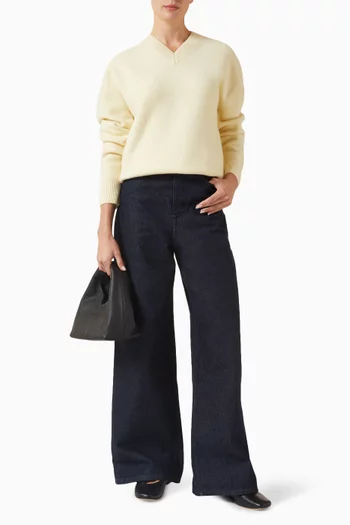 سترة منسوجة بفتحة رقبة على شكل حرف V‏