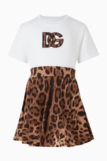 تنورة قصيرة بنقشة جلد الفهد