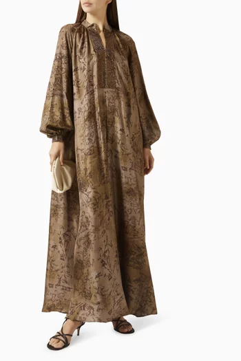 فستان بقصة واسعة ونقشة حرير