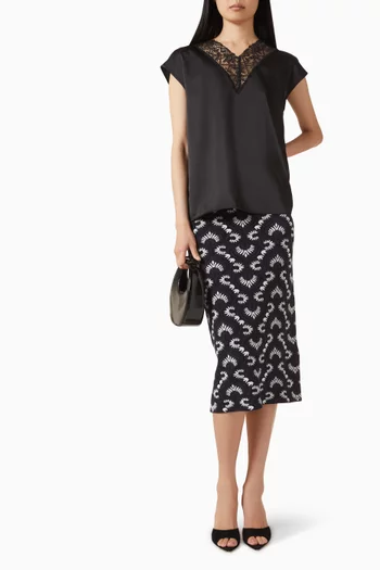 بلوزة بشريط دانتيل ستان