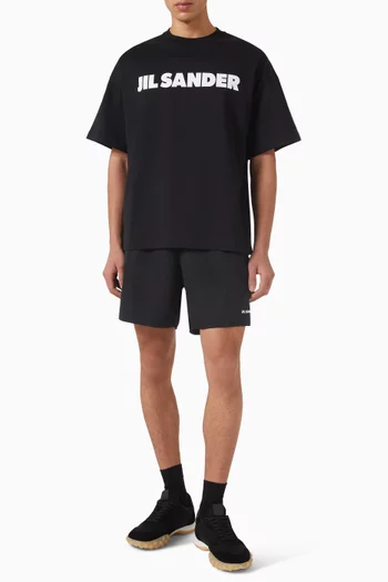 تي شيرت مزين بشعار الماركة قطن