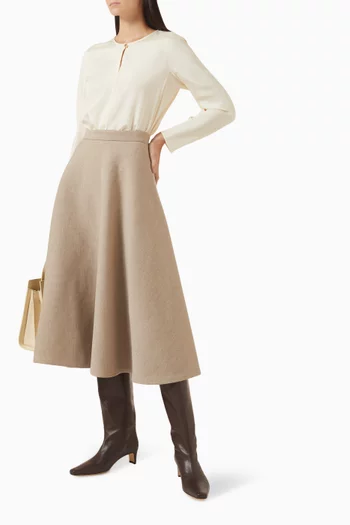 بلوزة بفتحة عند الرقبة حرير وكريب صيني