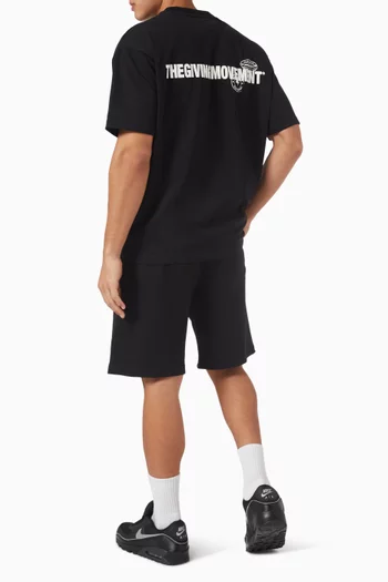 تي شيرت بطبعة Saudi Arabia وشعار الماركة قطن جيرسيه