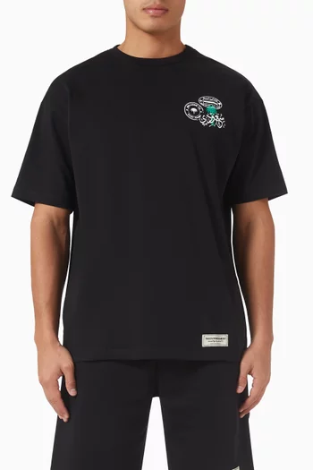 تي شيرت بطبعة Saudi Arabia وشعار الماركة قطن جيرسيه