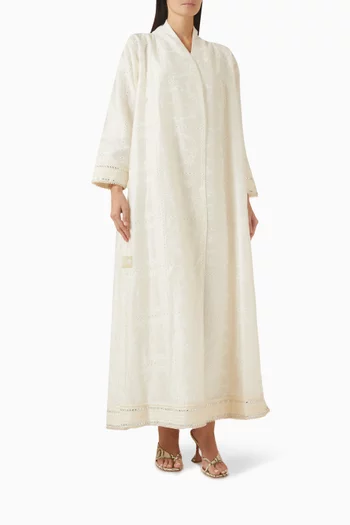 عباية بنقشة زهور وتطريزات عاكسة للضوء