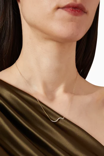 قلادة بتصميم مموج بحلي مستديرة مرصعة بالماس ذهب عيار 14