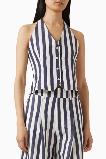 بلوزة بحمالة حول الرقبة ونقشة مخططة