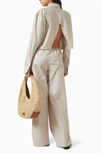 قميص قصير بفتحة في الخلف