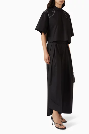 تي شيرت ببطانة على الأكتاف مزينة بنقشة