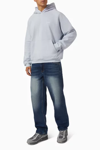 كنزة بغطاء رأس وشعار الماركة بخط يدوي بحجم صغير صوف قطني