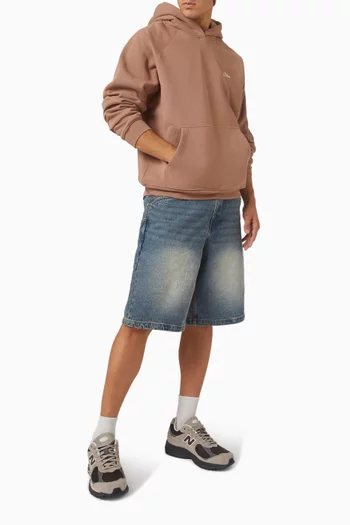 كنزة بغطاء رأس وشعار الماركة بخط يدوي بحجم صغير صوف قطني