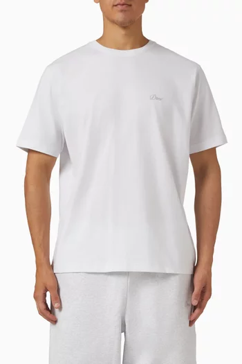 تي شيرت بشعار الماركة بخط يدوي صغير قطن