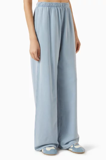 بنطال رياضي بشعار الماركة