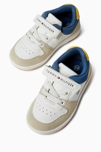 سنيكرز بشعار الماركة