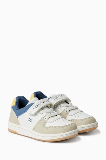 سنيكرز بشعار الماركة